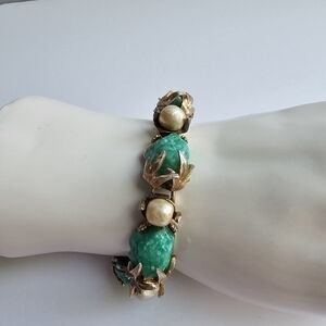 Vintage Hargo Creations unsigned faux jade nugget baroque pearls bracelet
